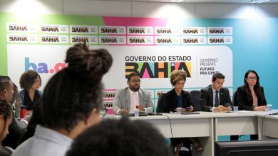 Secretários estaduais receberam na manhã desta terça-feira (7), no Centro de Operações e Inteligência (COI), no Centro Administrativo da Bahia (CAB), familiares do adolescente Caíque dos Santos Reis e representantes da comunidade de São Marcos, bairro localizado na capital baiana. Detalhes das investigações das Polícias Civil, através do Departamento de Homicídios e Proteção à Pessoa (DHPP), e Militar (via Corregedoria), operações na região, geração de emprego e também apoio aos grupos culturais da comunida
